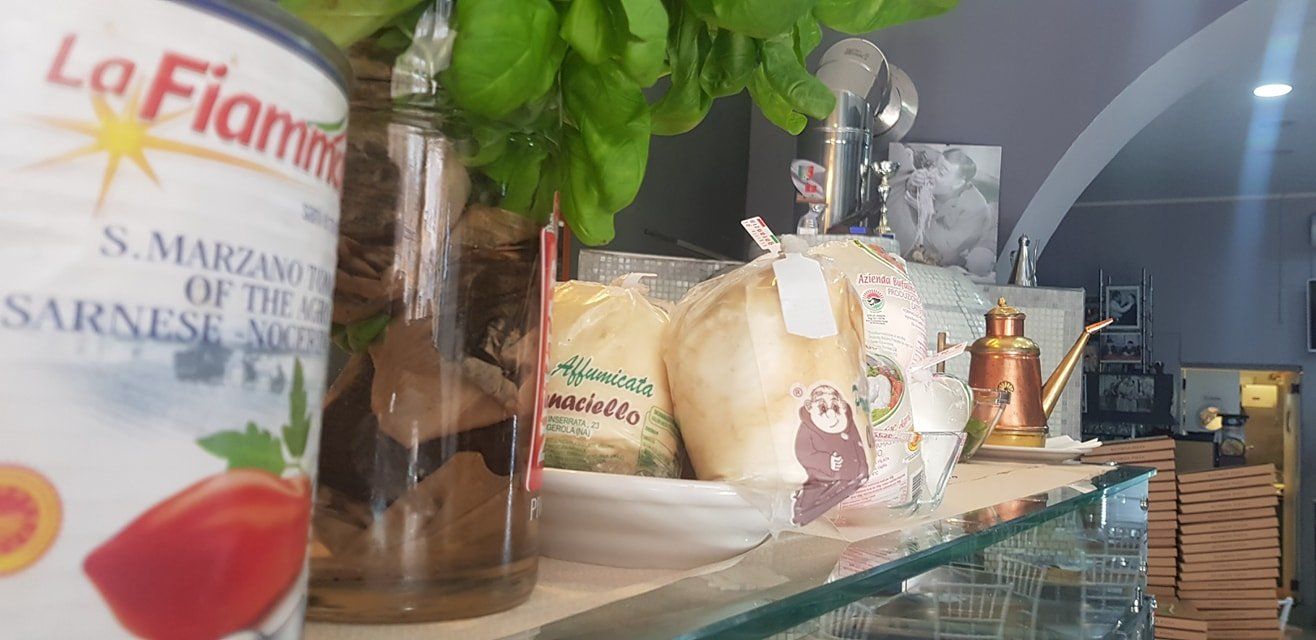 prodotti di qualità freschi per condire le pizze