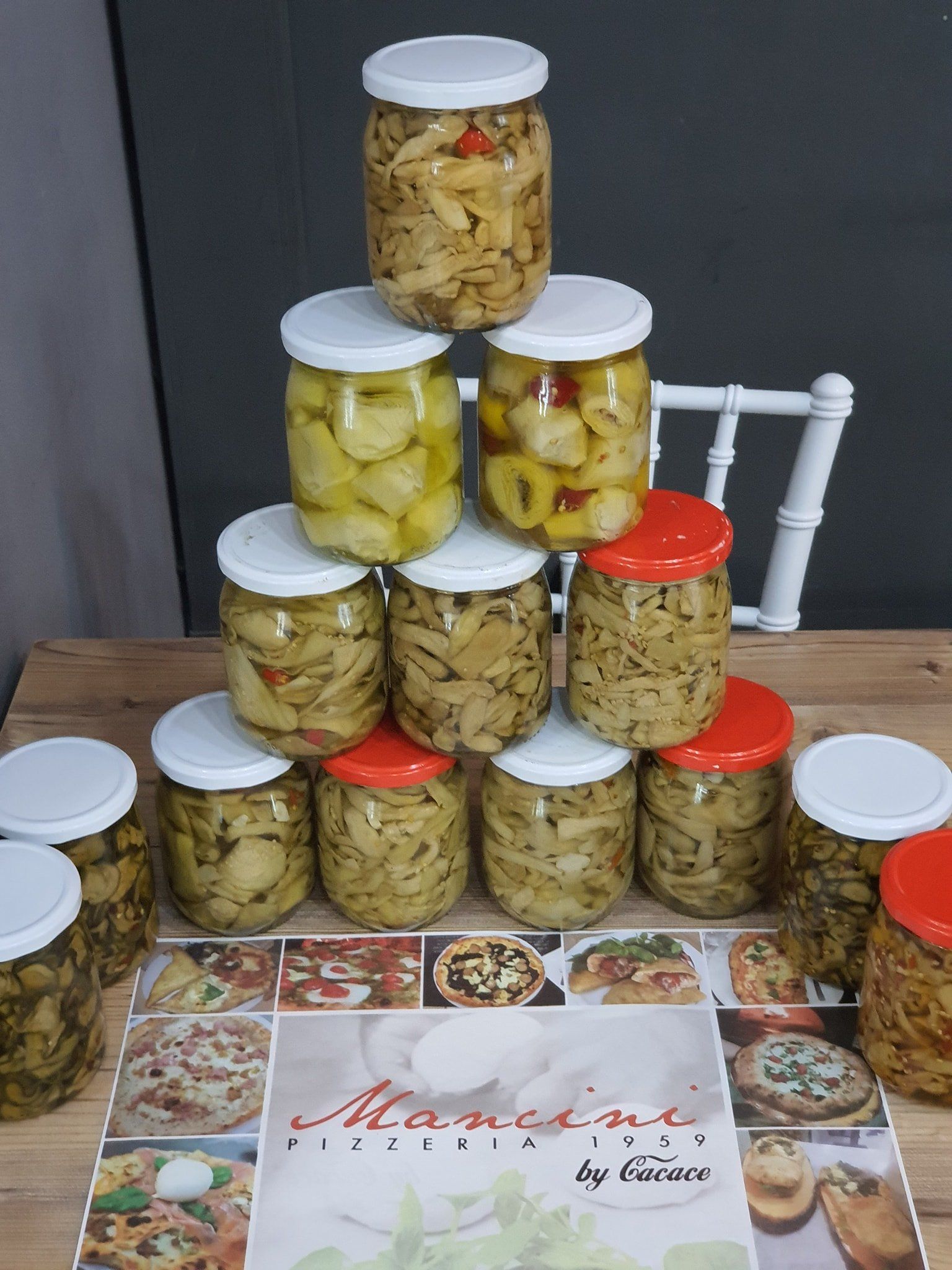 prodotti tipici napoletani in barattolo