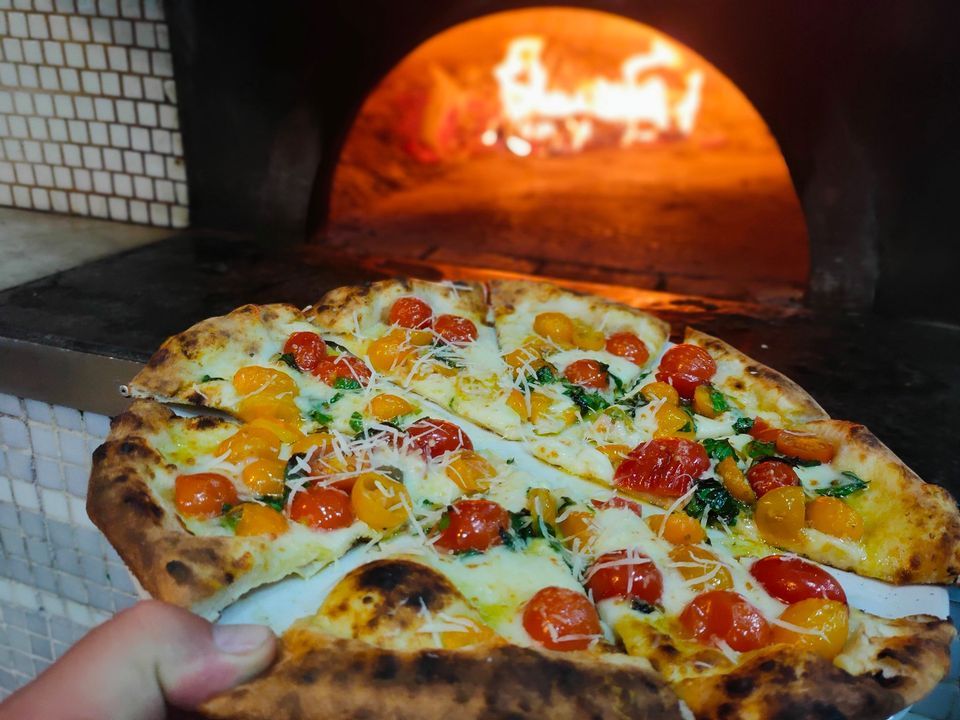 pizza con pomodorini gialli