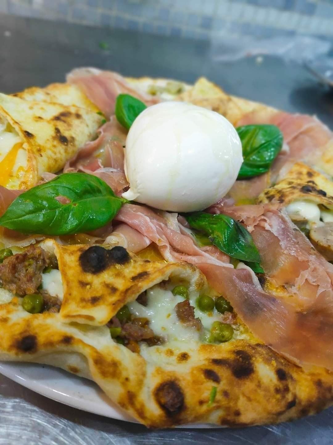 pizza con mozzarella di bufala