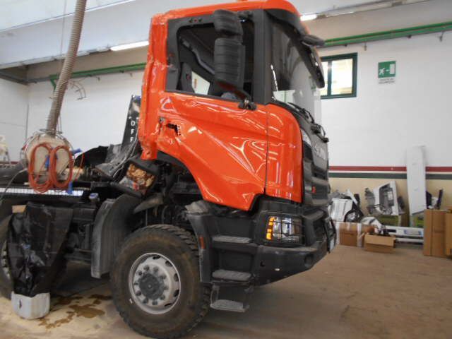 raddrizzatura e riparazione per le cabine