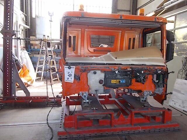 raddrizzatura e riparazione per le cabine