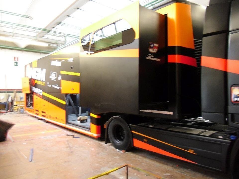 dettaglio verniciatura autocarro