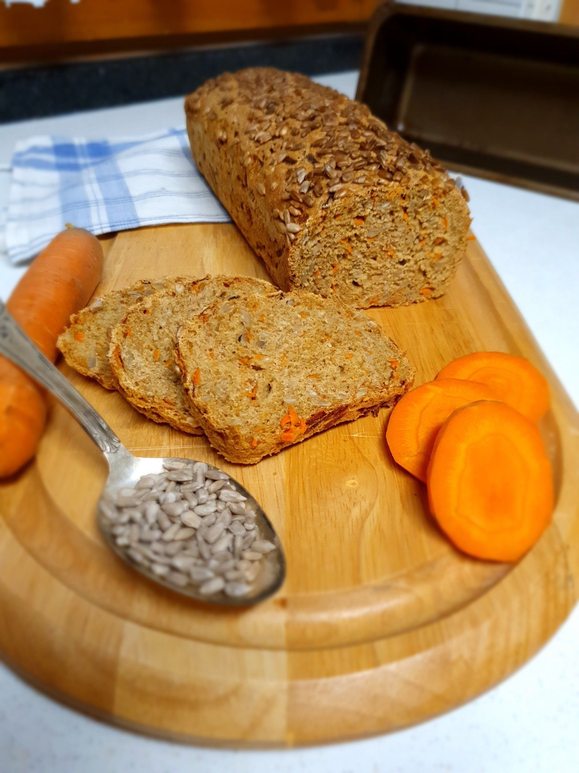 Karotten-Dinkel-Brot