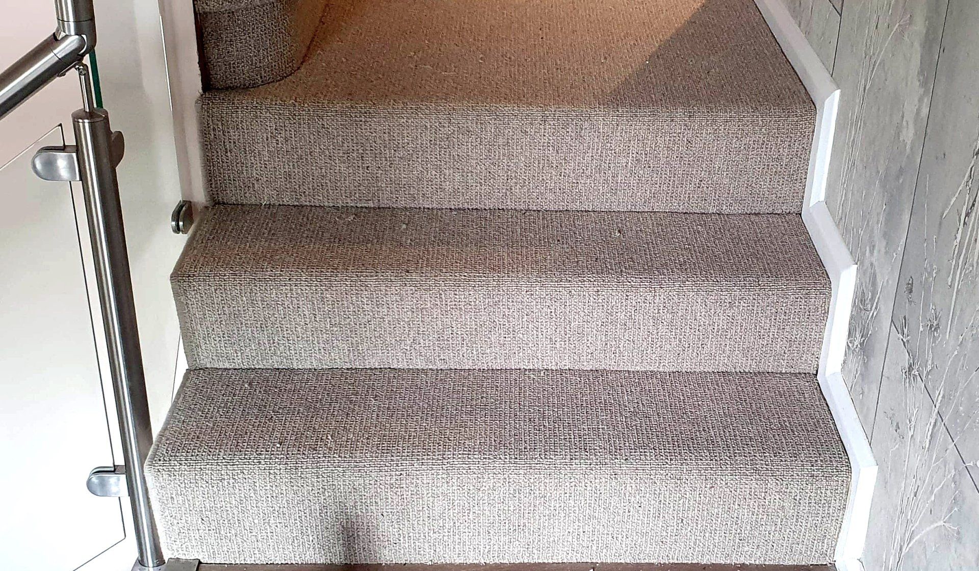 Natural shade wool loop carpet