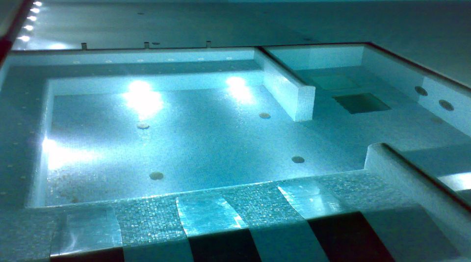 piscina con idromassaggio