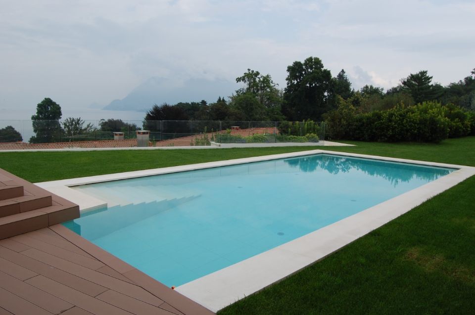 piscina privata interrata in giardino