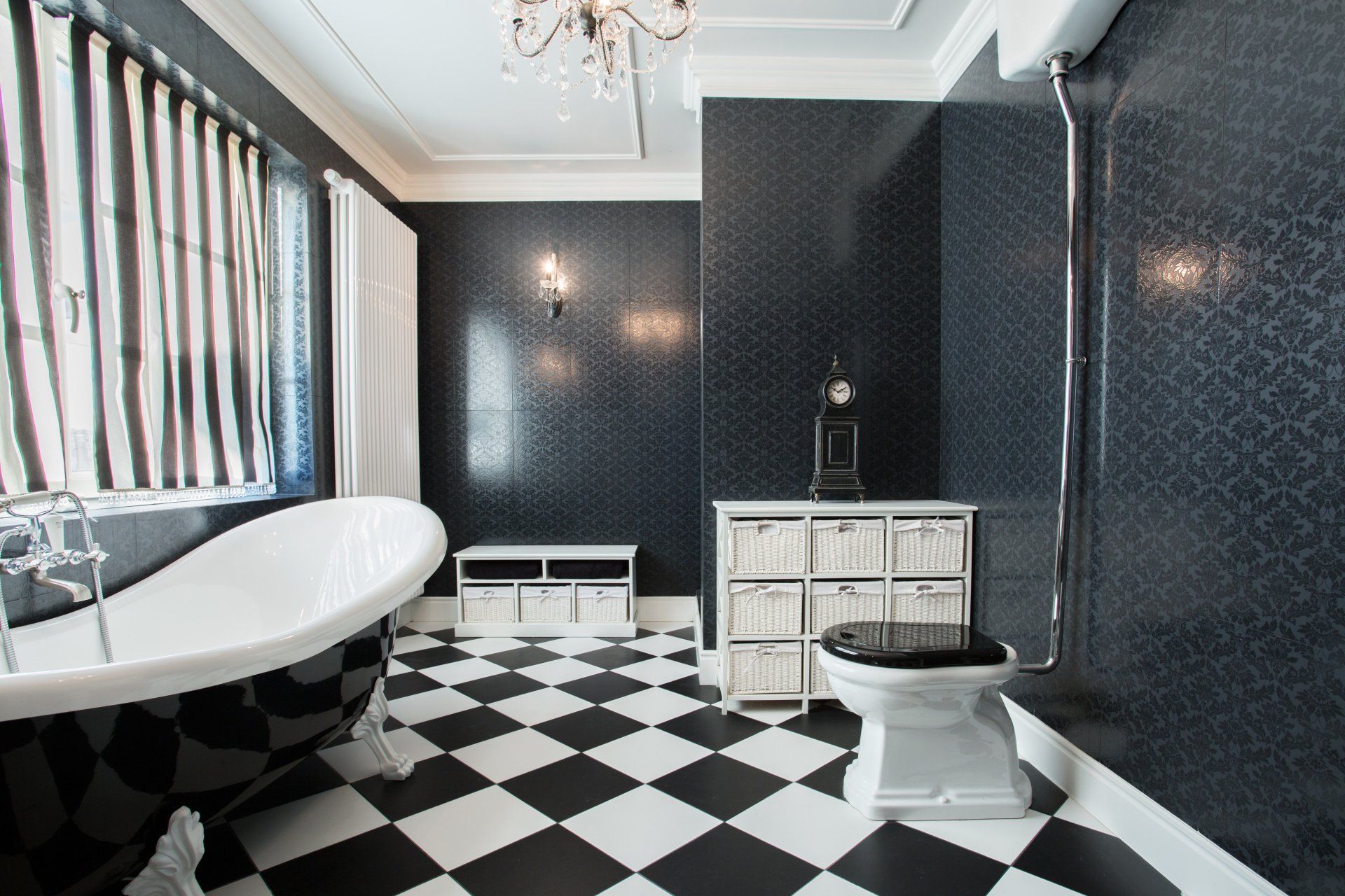 Complete flooring solutions in Chicago, Including Tile, Commercial and Residential Carpeting, Hardwood, Laminate and more.
