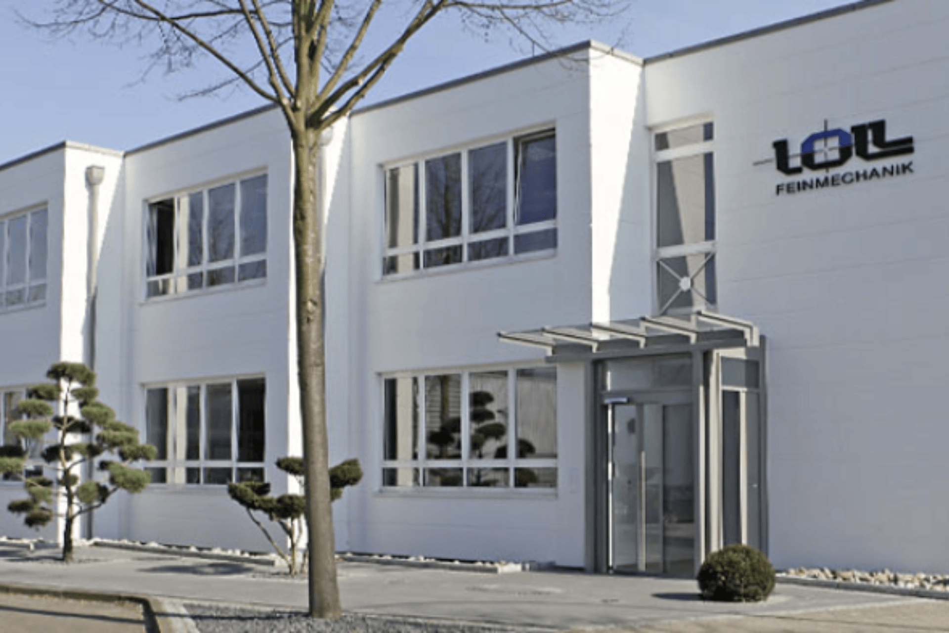 Die Loll Feinmechanik GmbH, die seit 70 Jahren feinmechanische Systeme und Komponenten konstruiert, wollte die Energieeffizienz ihres Werks in Tornesch in Schleswig-Holstein verbessern.