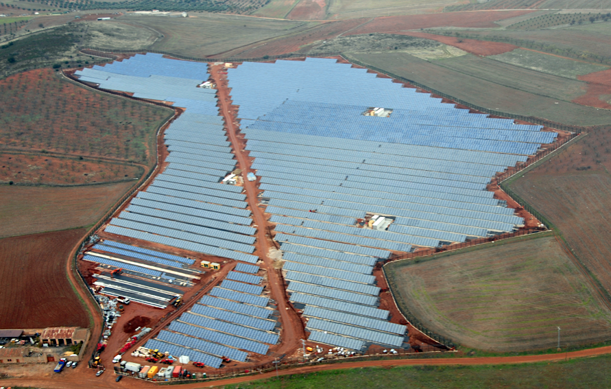 Mitwirkung bei der Planung eines Solarparks mit einer jährlichen Energieproduktion von 9 500 MWh in Castilla-La Mancha, Spanien.