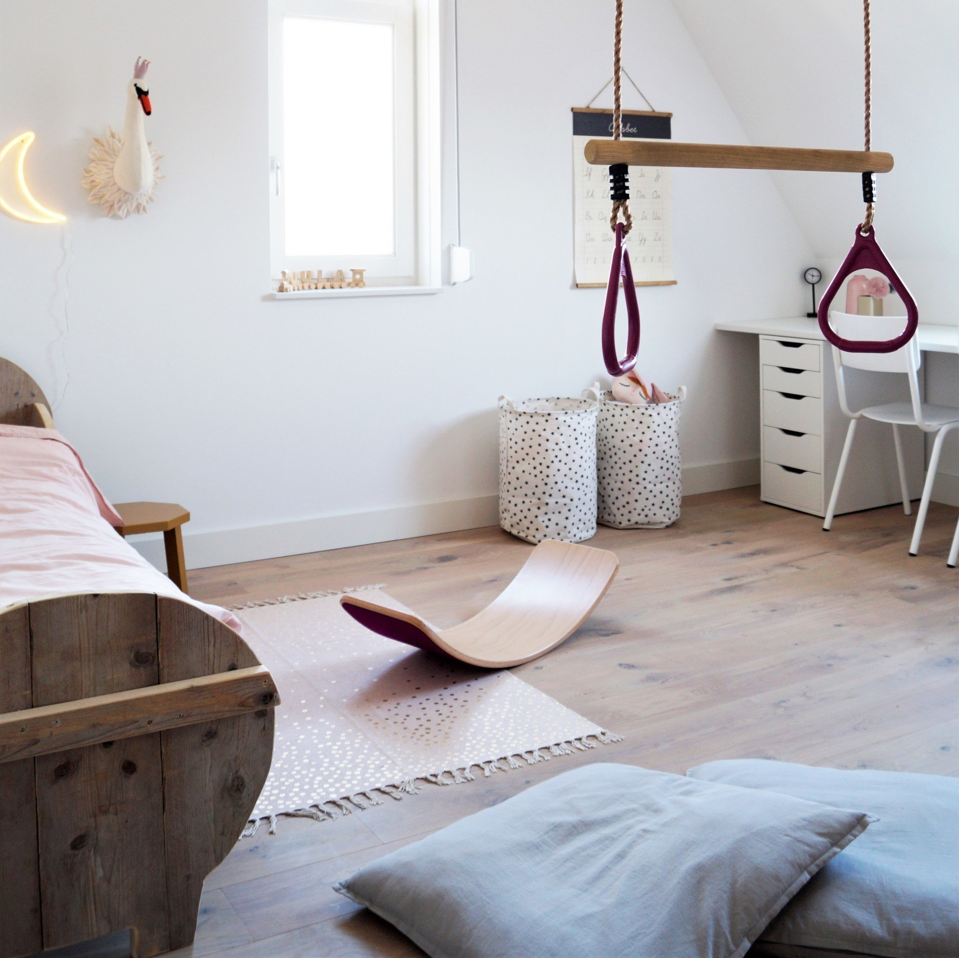 Rekstok in een kinderkamer.