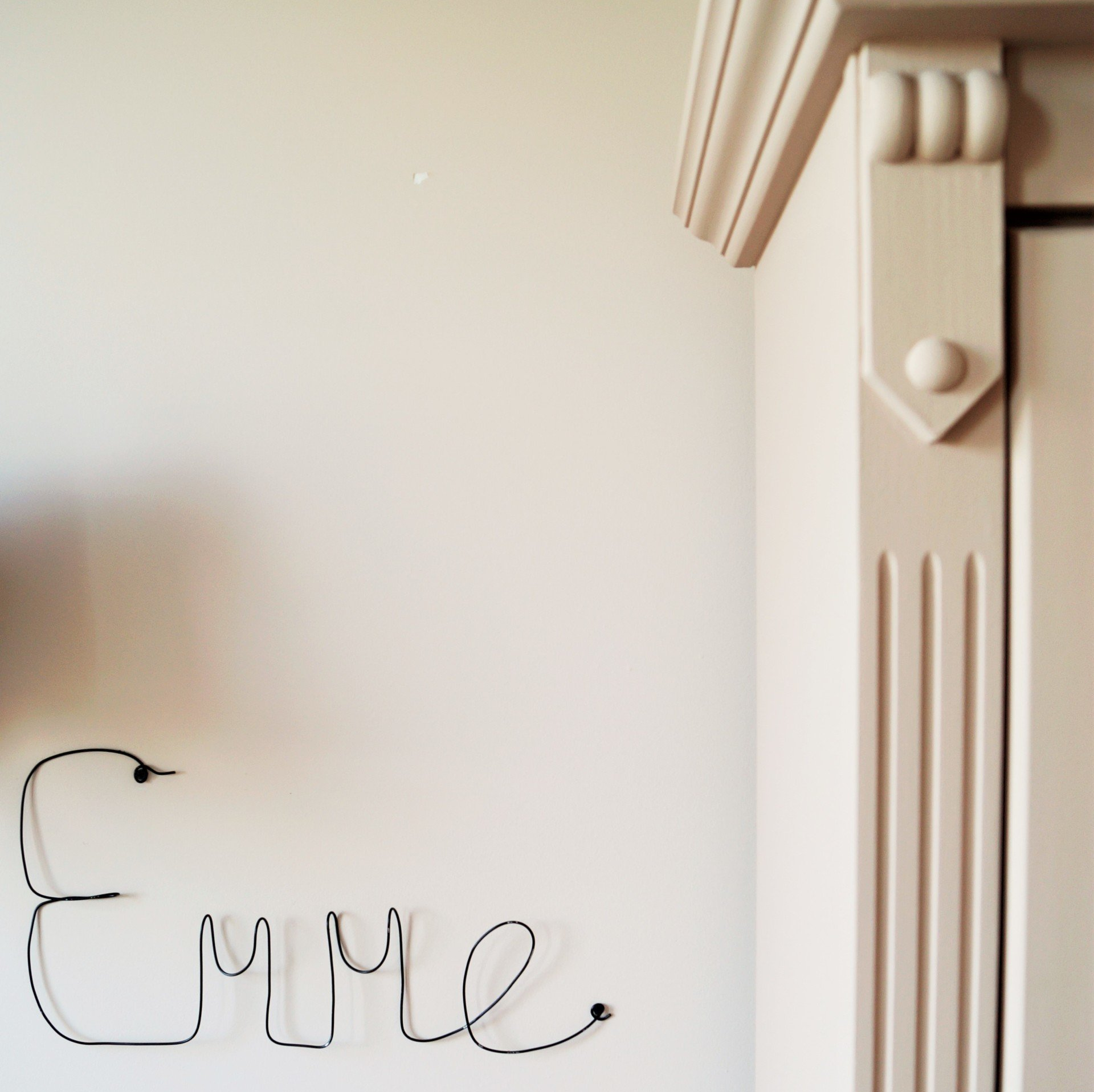 Persoonlijke wanddecoratie op de kinderslaapkamer.