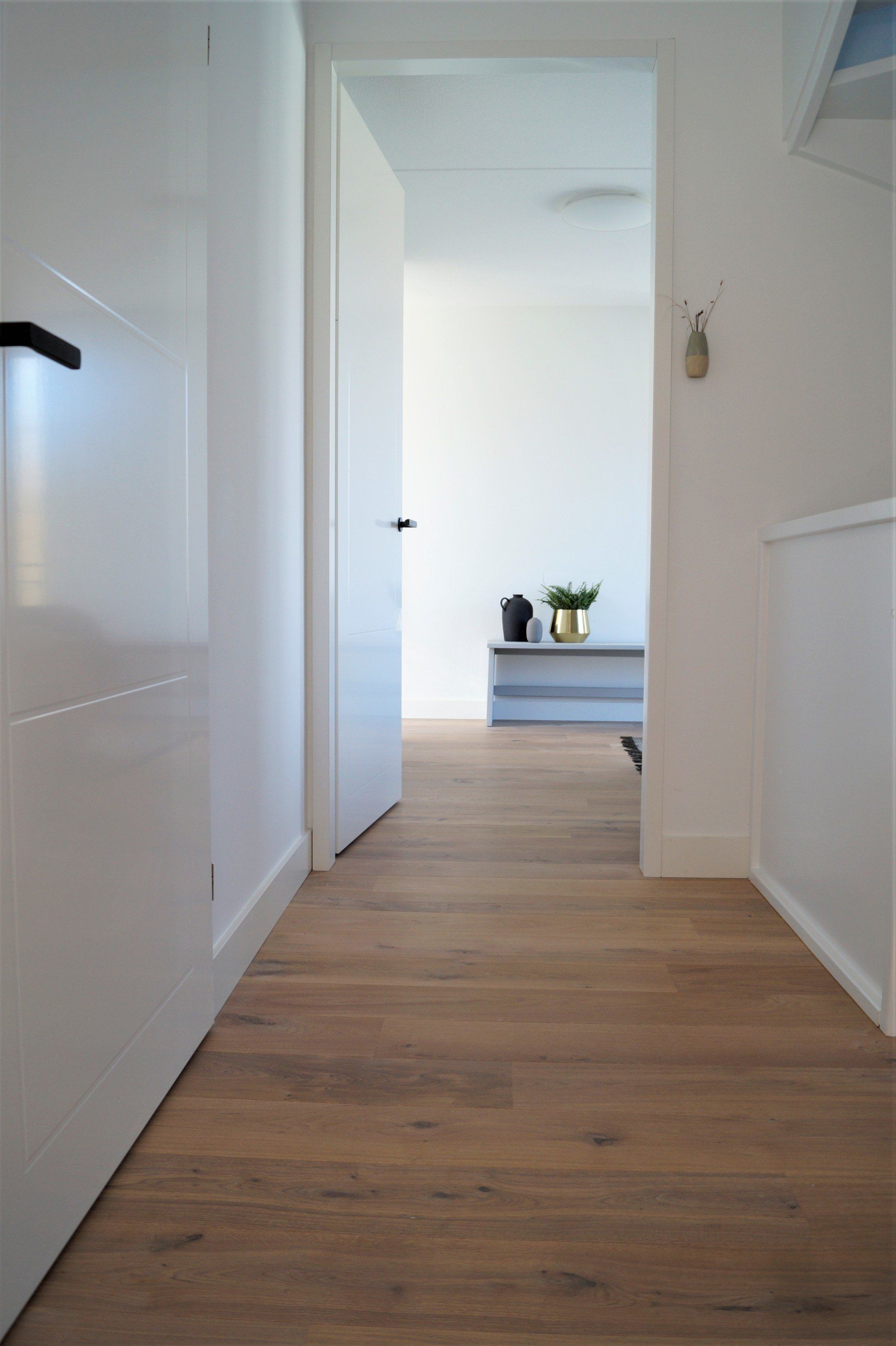 De houten vloeren lopen in alle slaapkamers door.