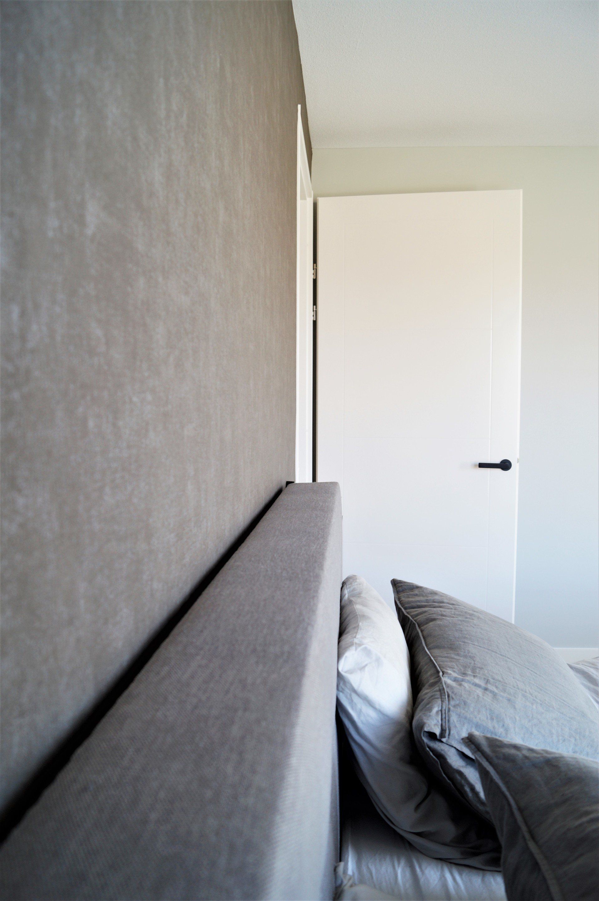 Grijstinten in de slaapkamer.