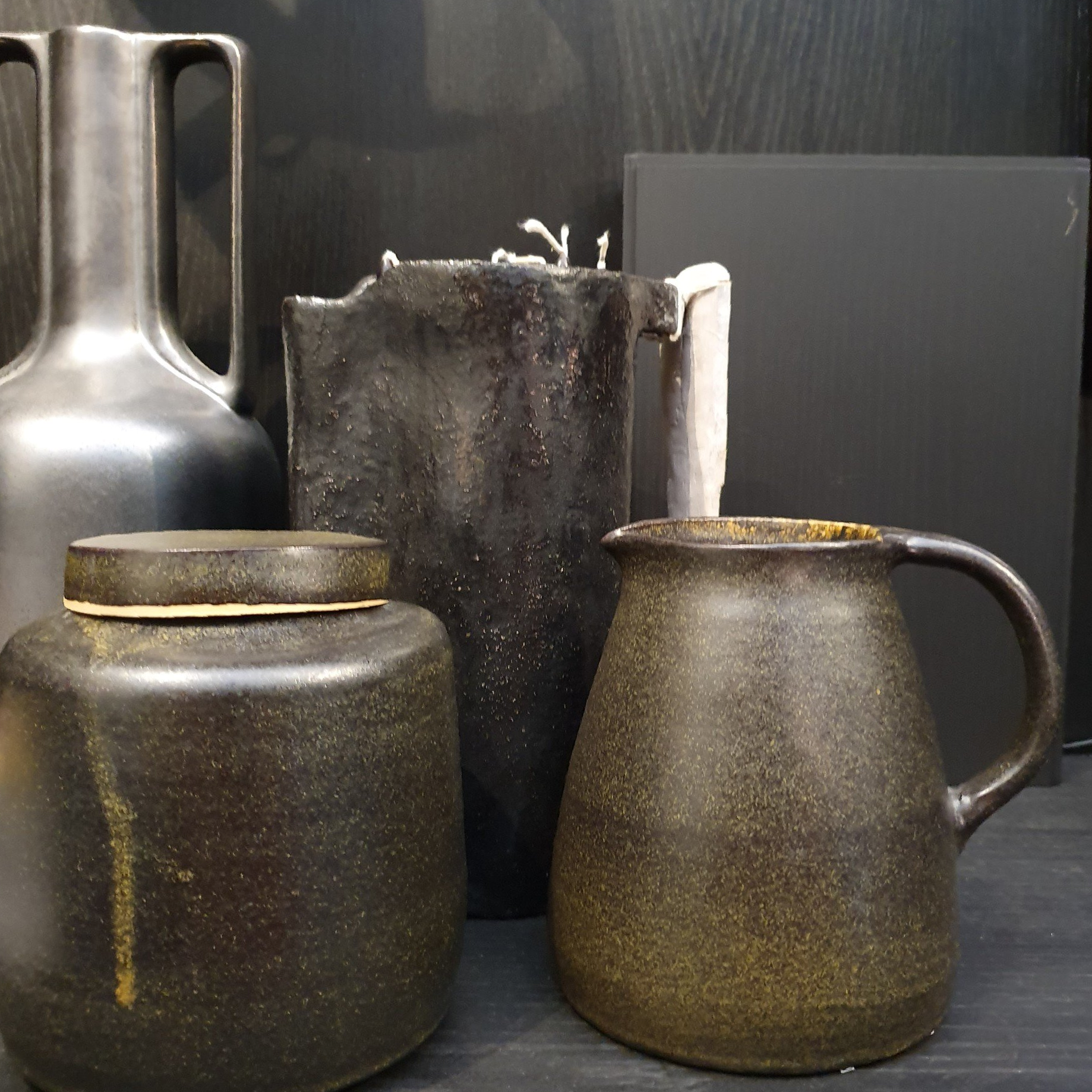 Keramiek in alle soorten, maar wel in dezelfde tinten.