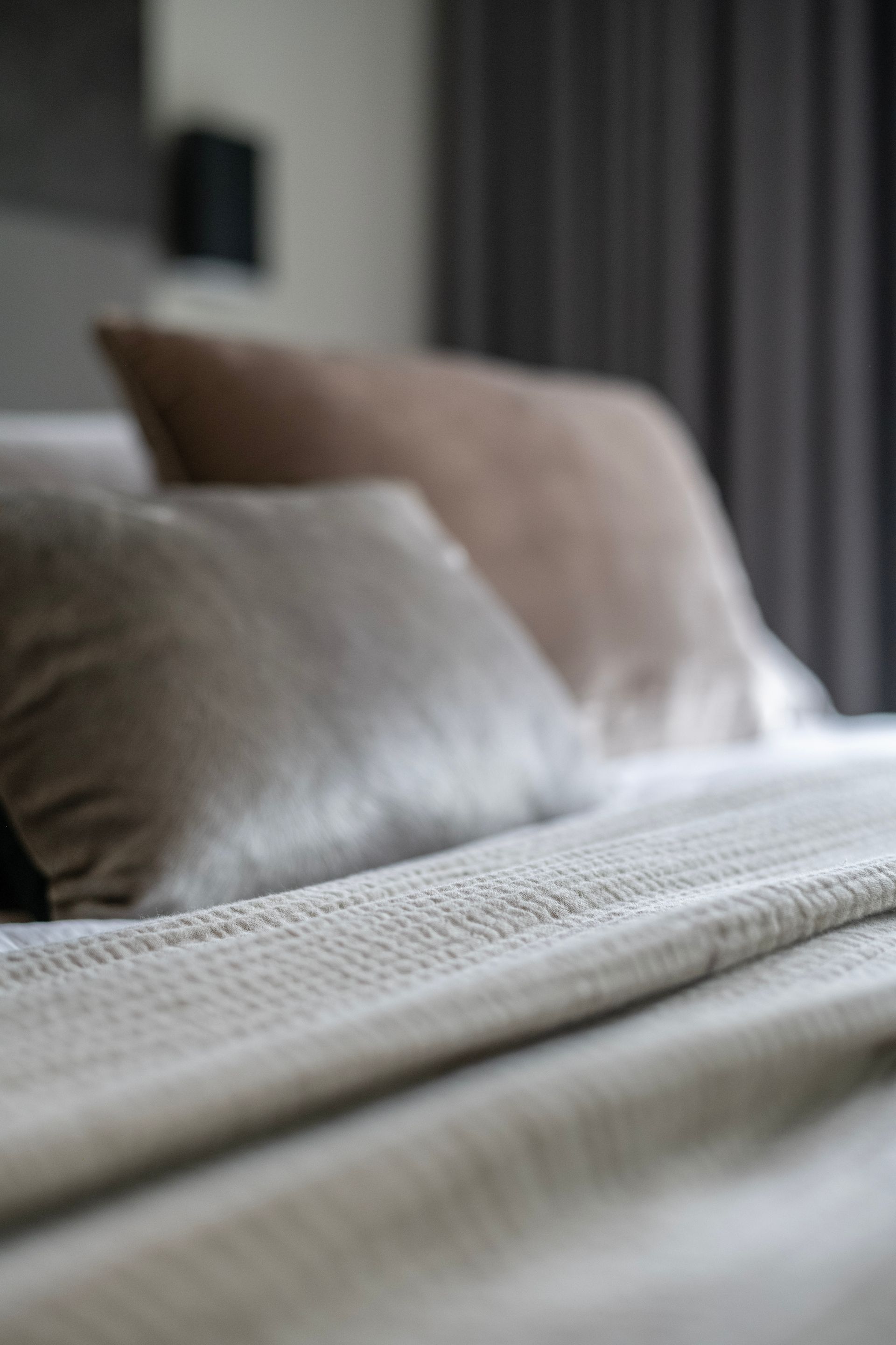 Door het gebruik van verschillende materialen en structuren wordt het geheel spannend en interessant.