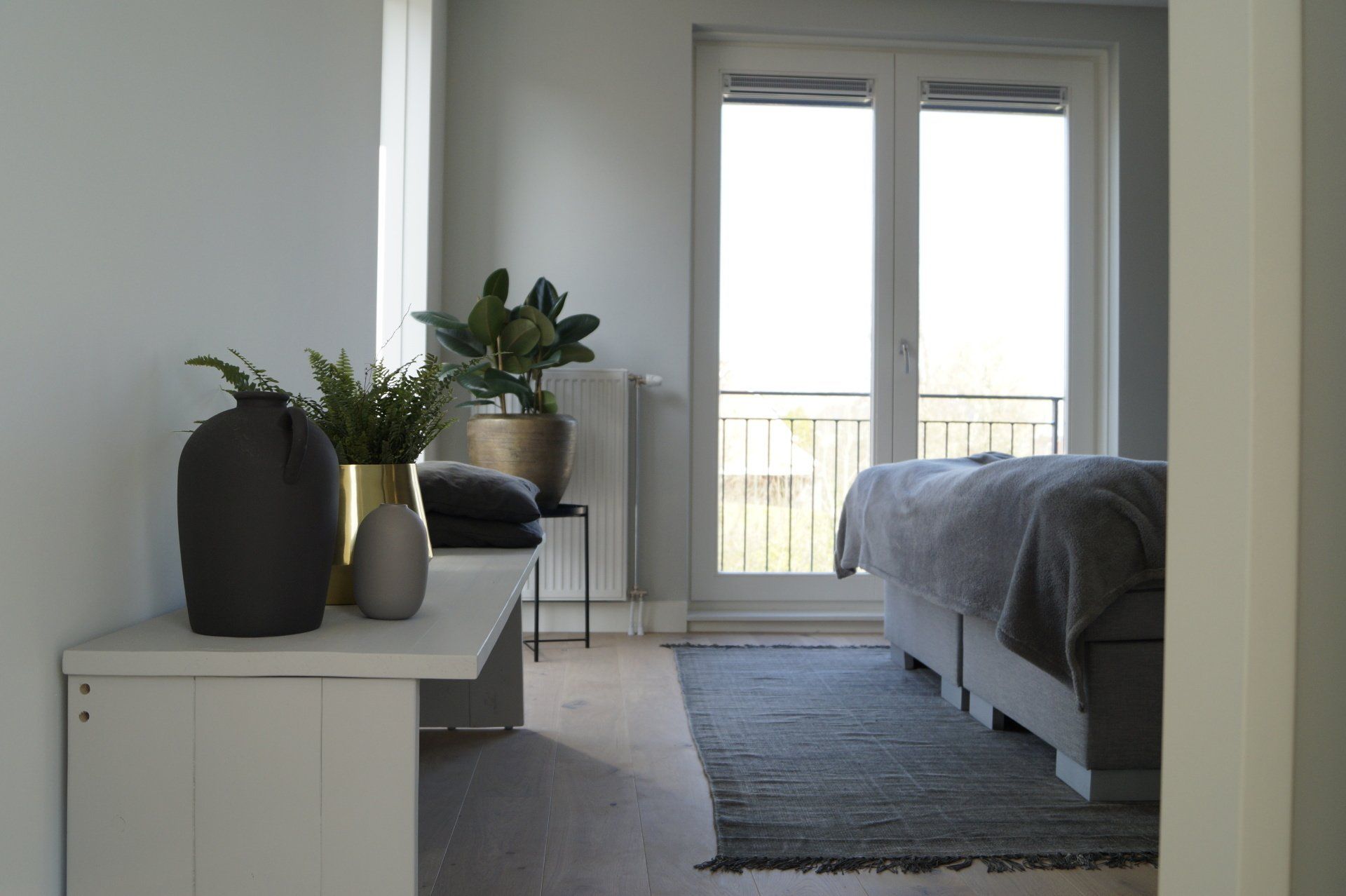 Doorkijkje vanuit de inloopkast.