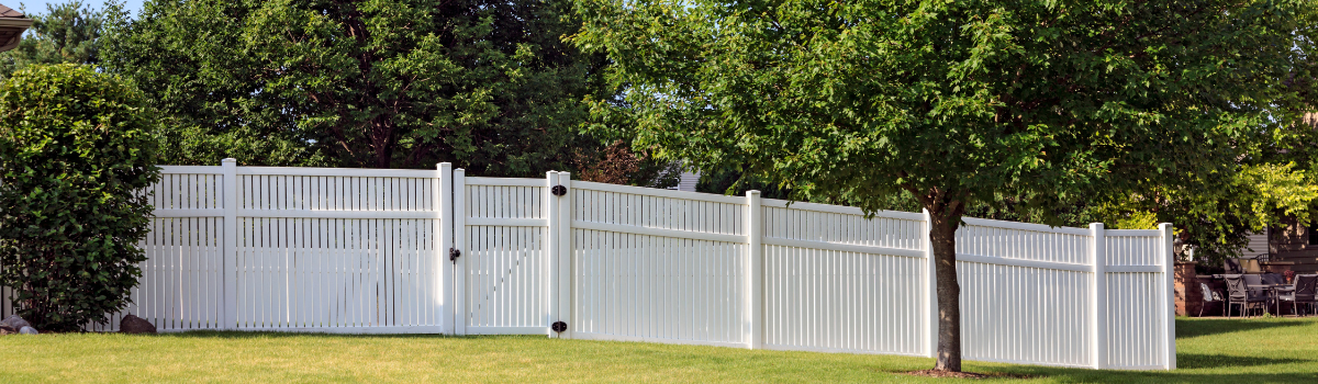 vinyl fence repair constructed by pearland fence contractors