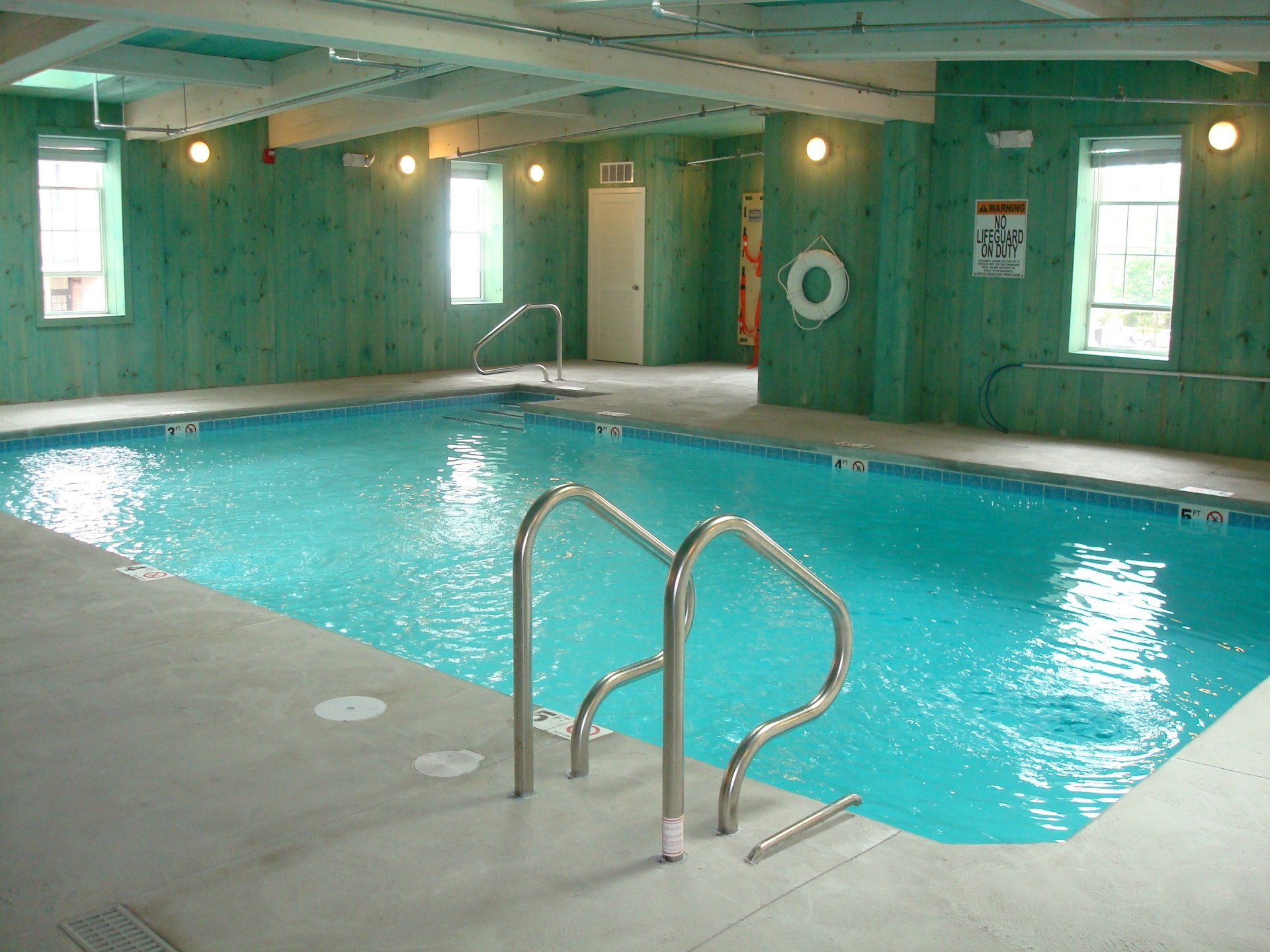 EMERSON SHOE LOFTS - Pool Photo