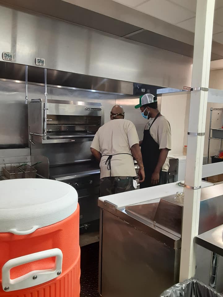 Kitchen Workers — Omaha, NE — A Taste of New Orleans