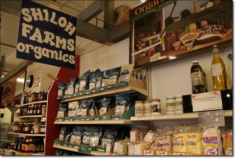 A store with a sign that says shiloh farms organics