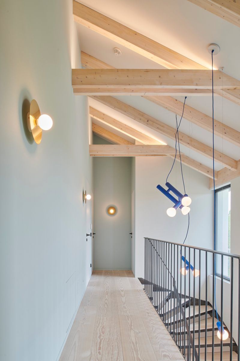 En gang med trapp og tretak