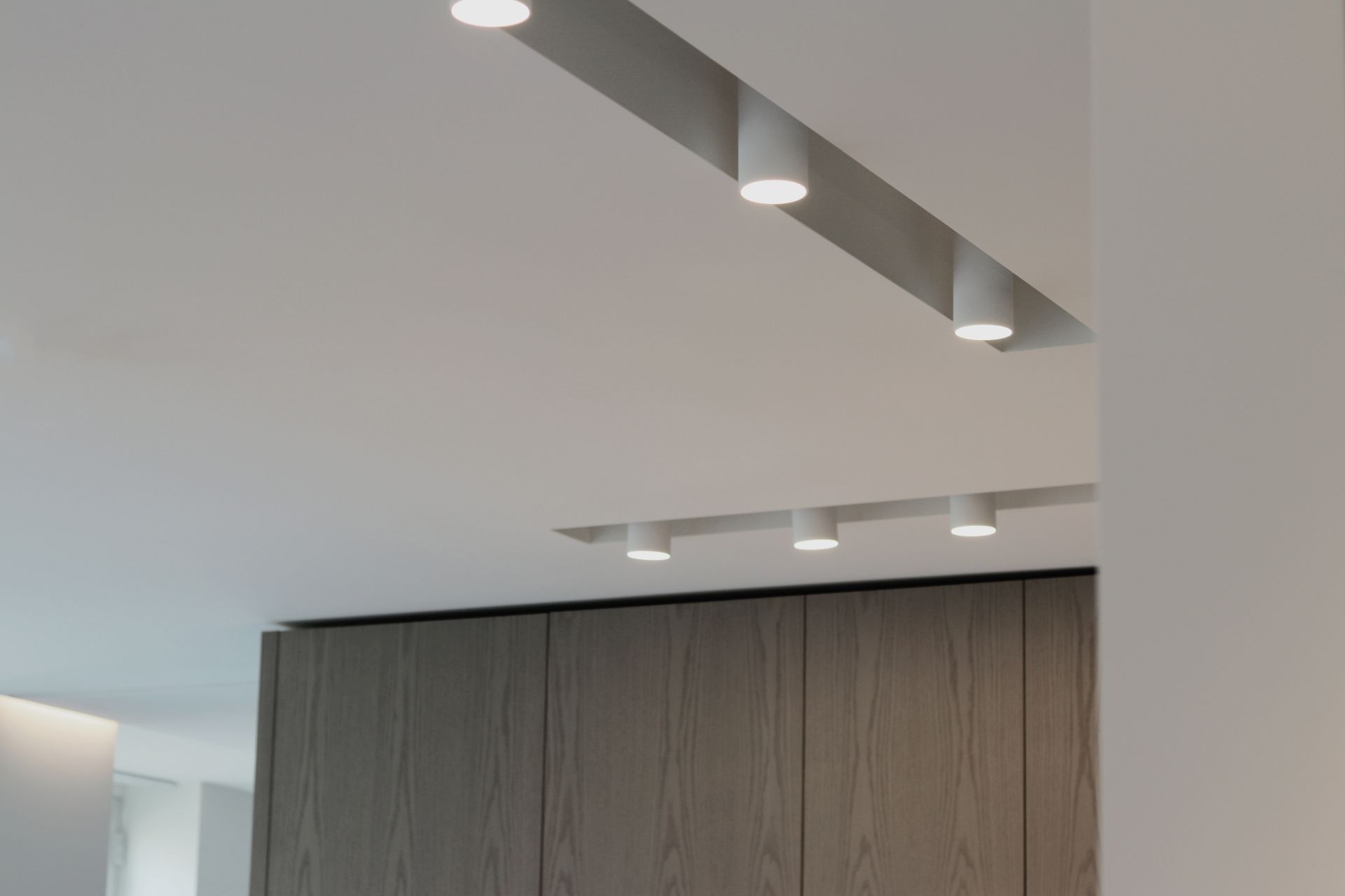 there are a lot of lights on the ceiling in this room .