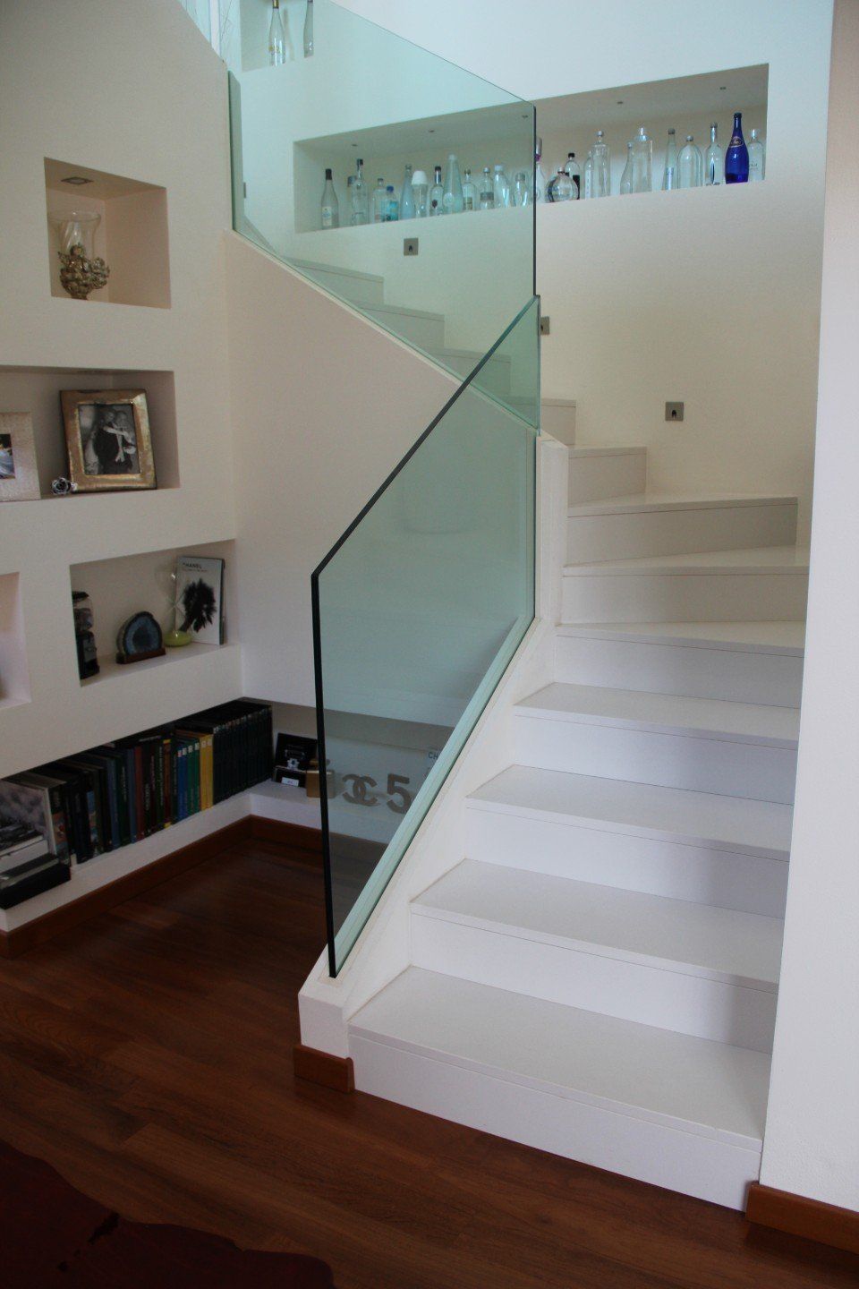 Scala con ringhiera in vetro