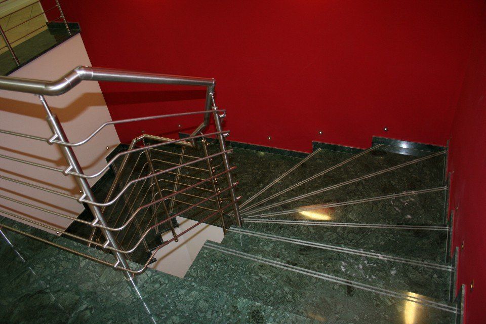 Scala in marmo verde