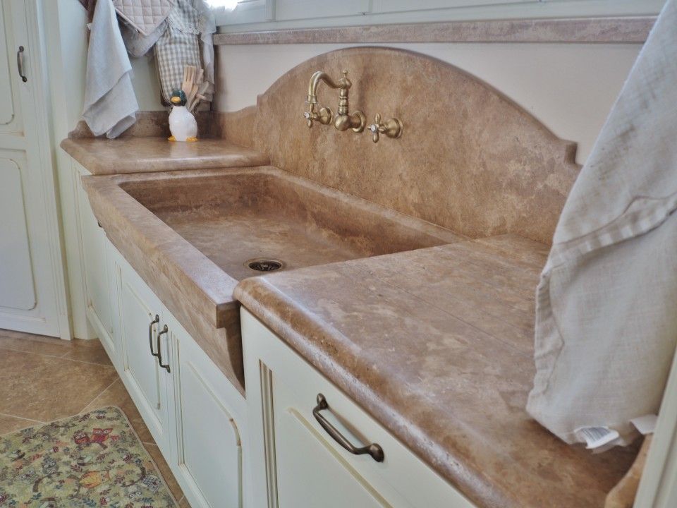 Lavandino in marmo rustico