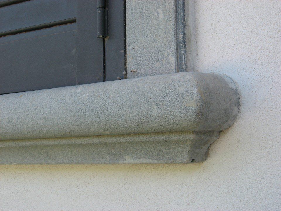Dettaglio davanzale in marmo