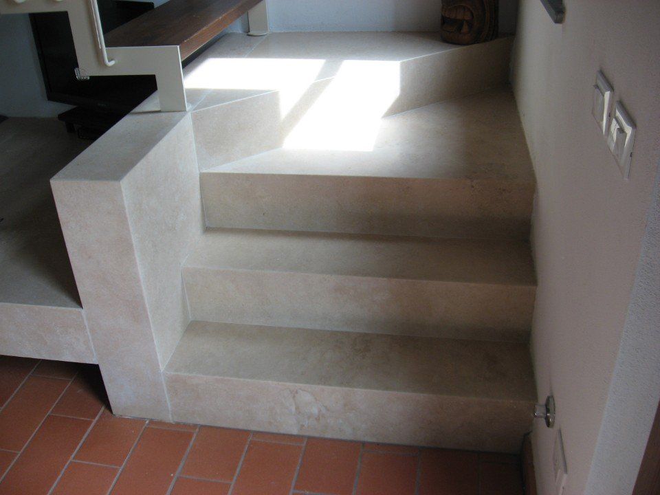 Tre gradini in marmo