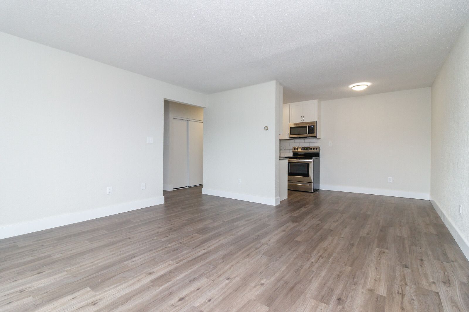 Queenston Manor Apartments Suites