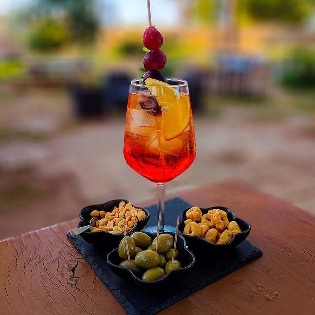 aperitivo spritz con stuzzichini