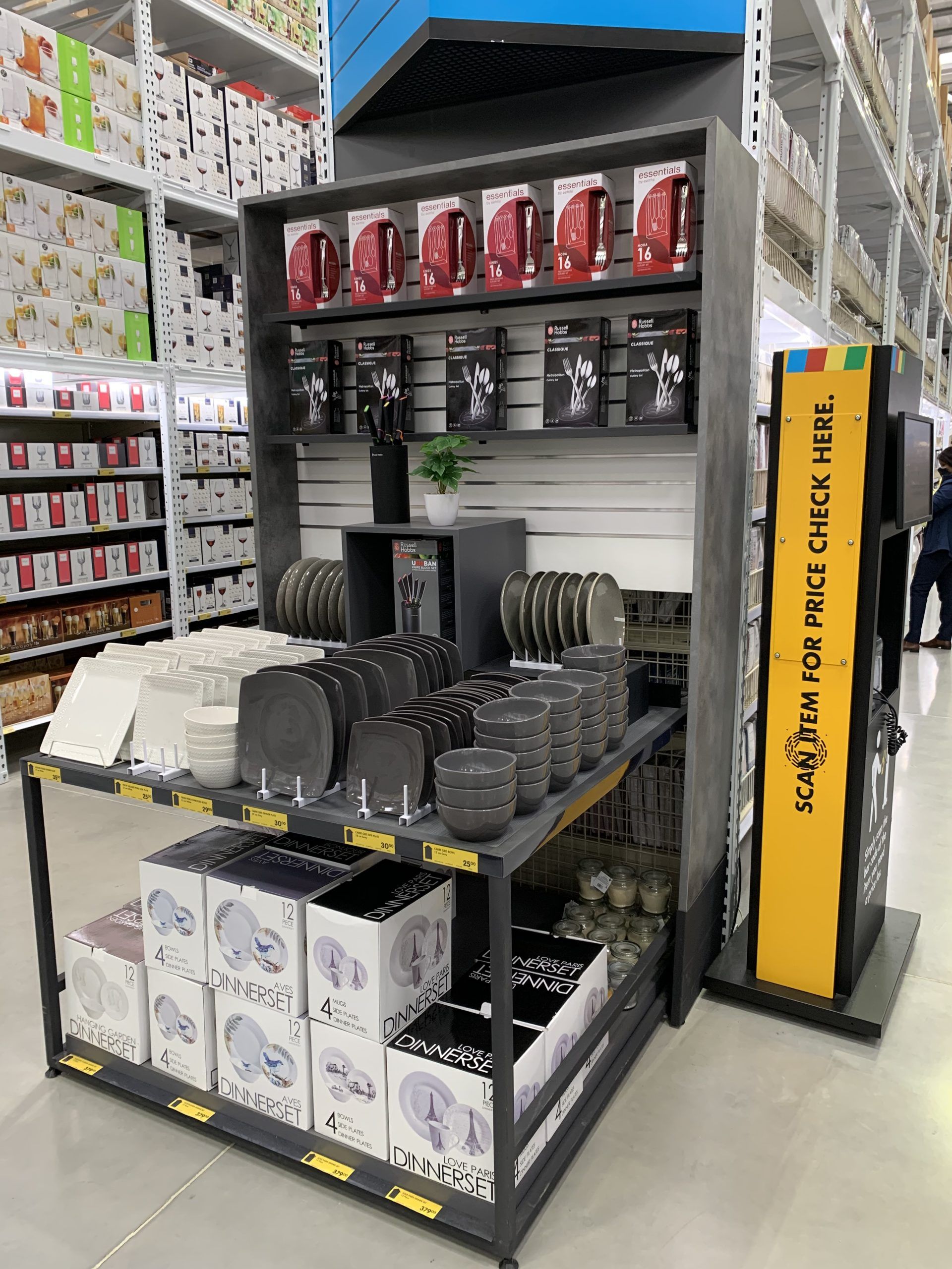 shop fitting supplies makro