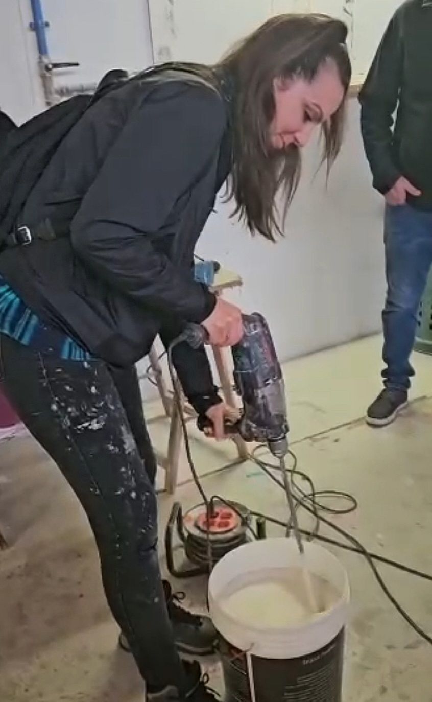 Beth from Art Work Walls and More mixing paint