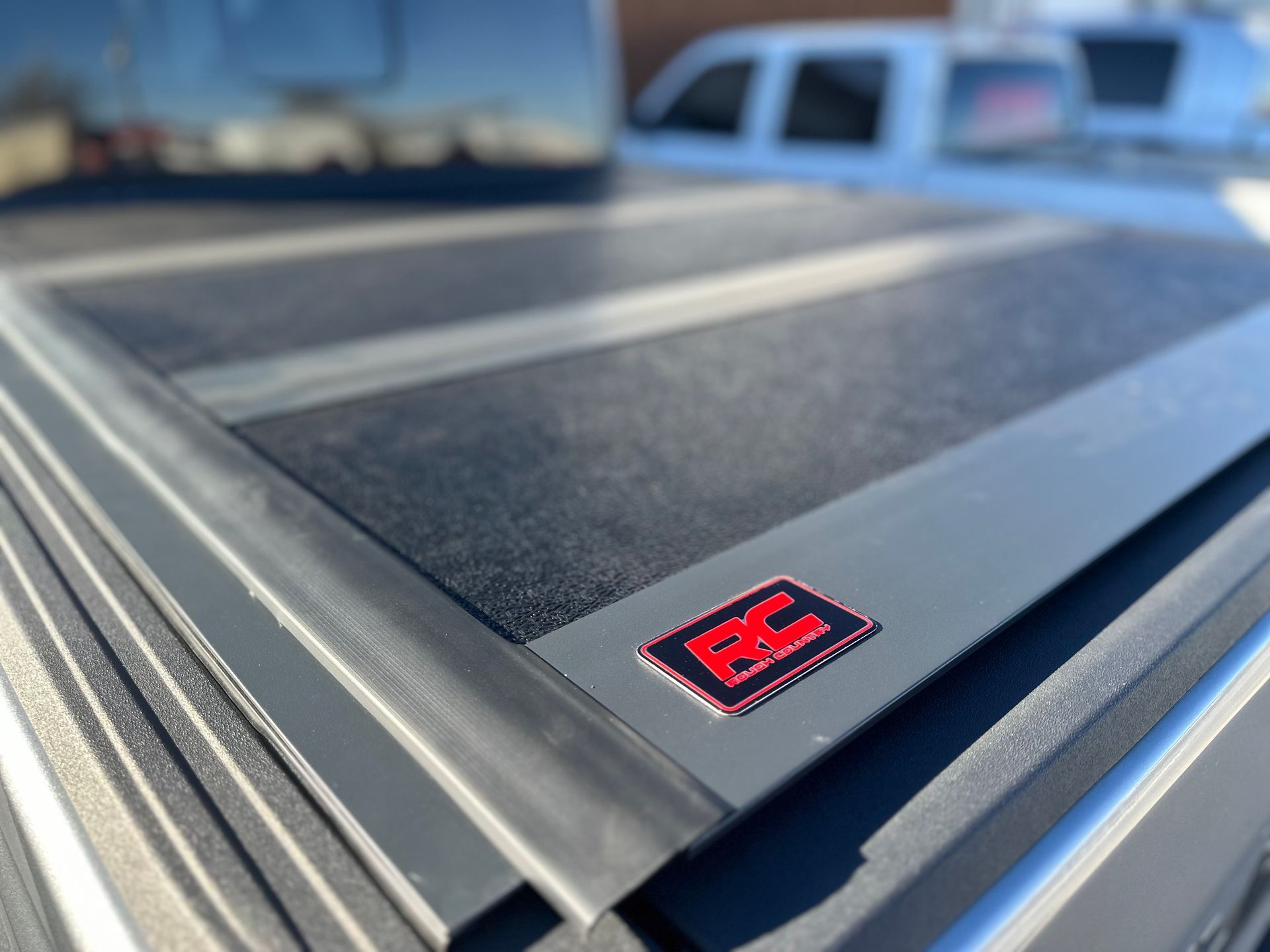 a close up of a truck bed cover with a rc logo on it