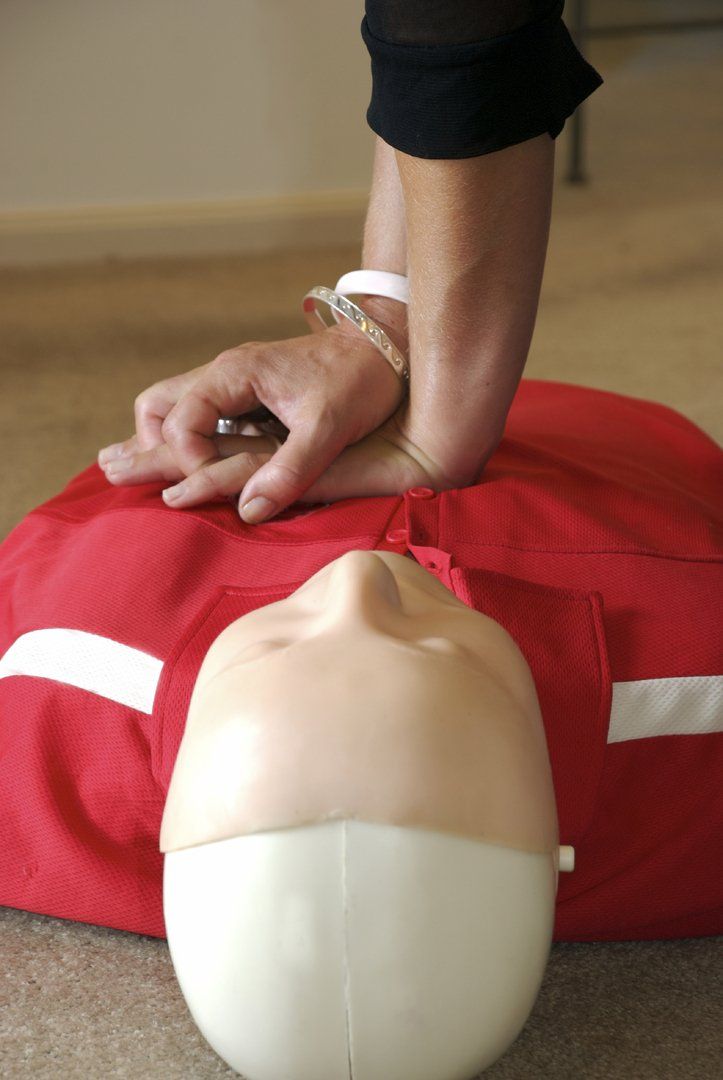 How to do CPR WWW.CPRBLSPROS.com