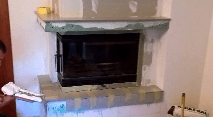 Camino a legna in costruzione a Filottrano