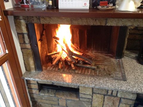 Camino a legna in costruzione a Filottrano