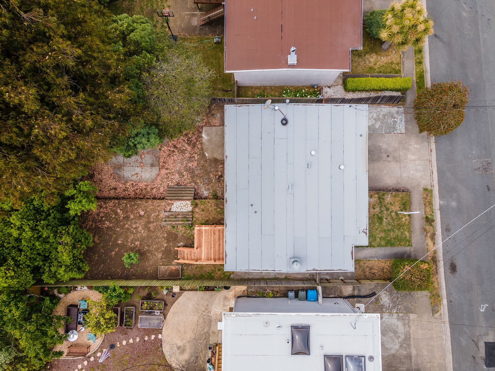 An aerial view of a house surrounded by trees.