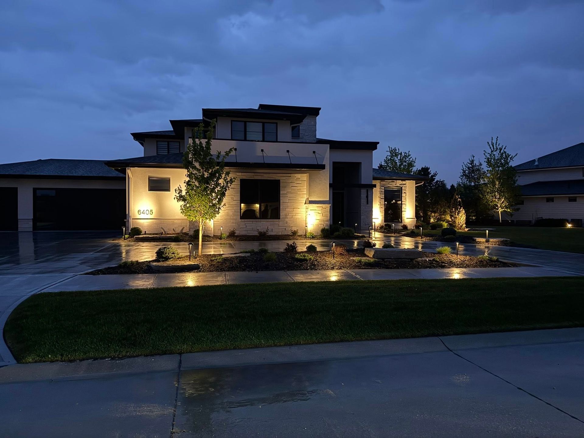 Omaha house at dusk with exterior lights from Earl Outdoor Solutions.