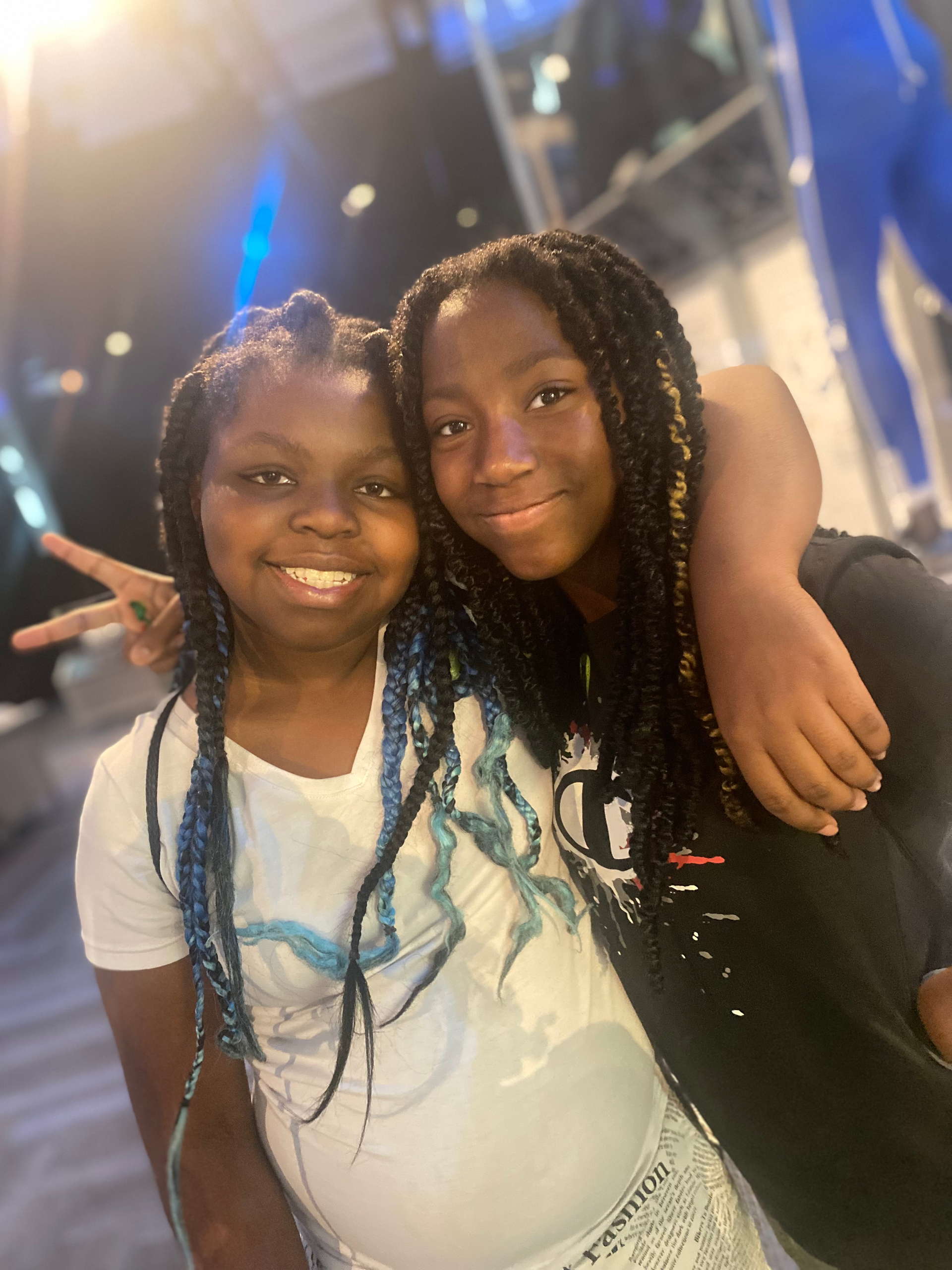 student has make new friends.