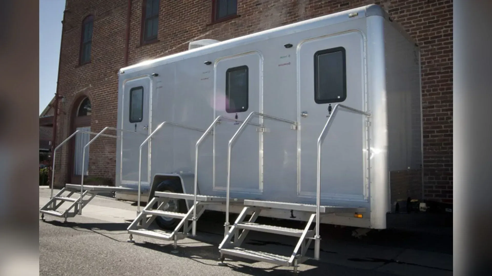 3-Stall Luxury Trailer in Chico, CA
