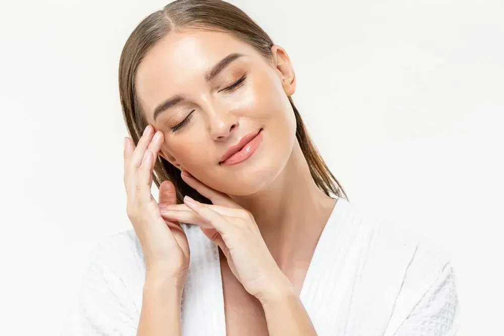 woman closing her eyes feeling relaxed