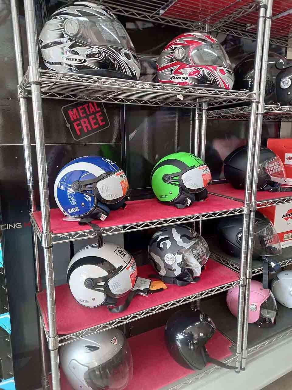 caschi per motociclisti