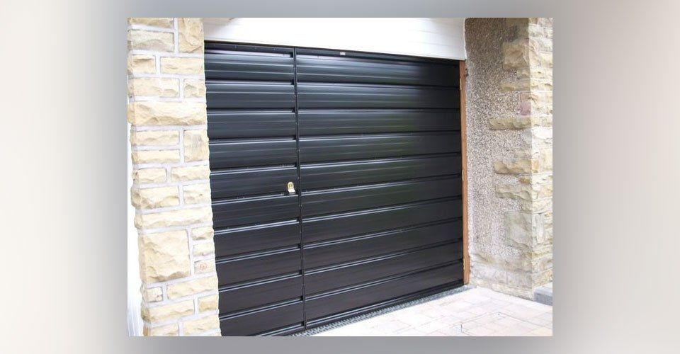 Side hinged garage door fitting 