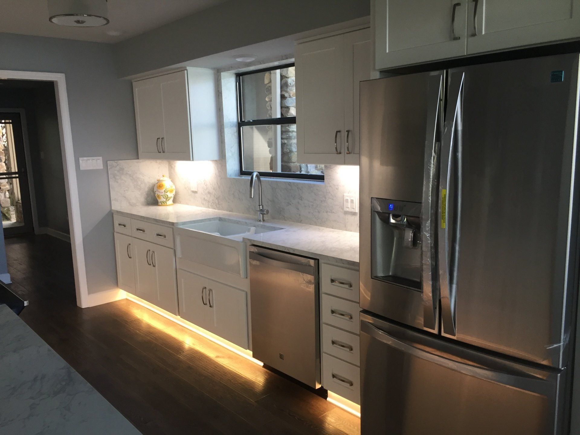 white kitchen cabinets