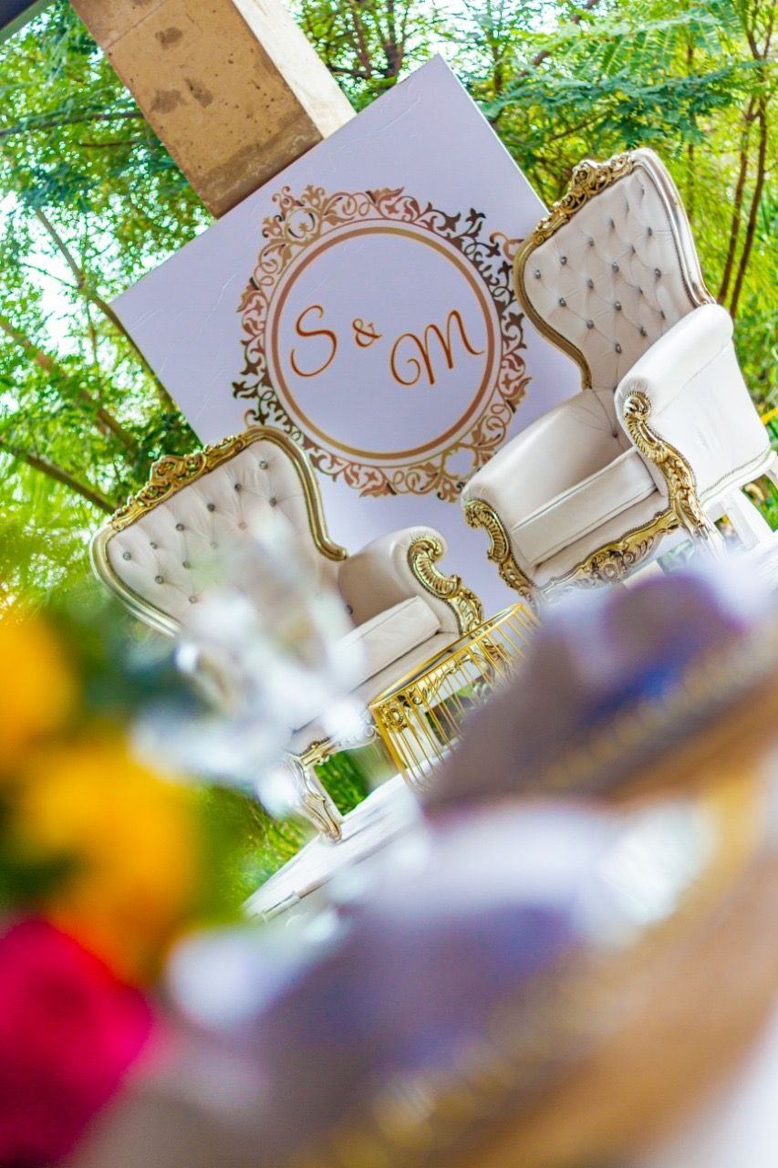 A group of chairs and a table with a sign in the background.