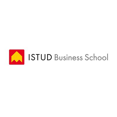 Il logo della istud business school è rosso e giallo con una freccia gialla.